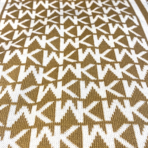 MICHEAL KORS SCARF TAN AND WHITE - Picture 2 of 4